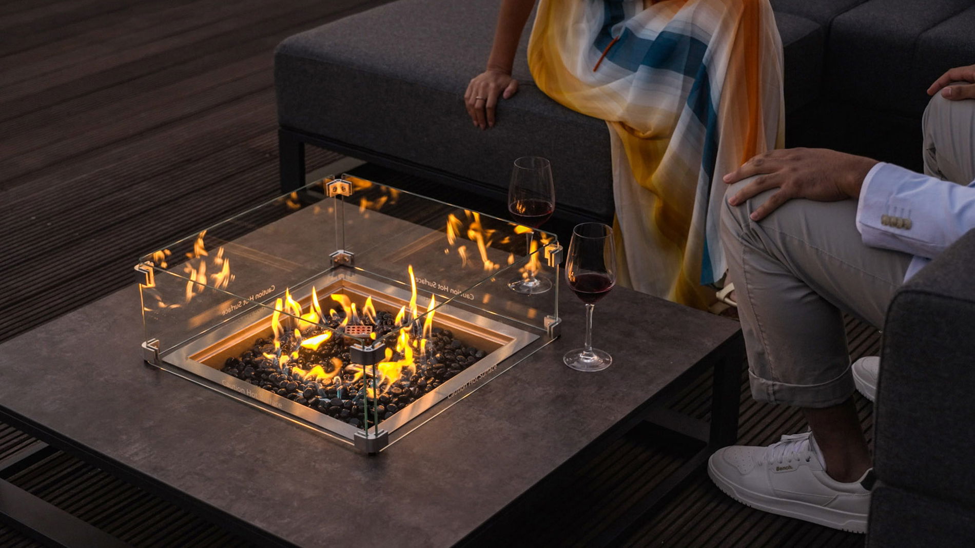 Stripe XL mit Feuertisch